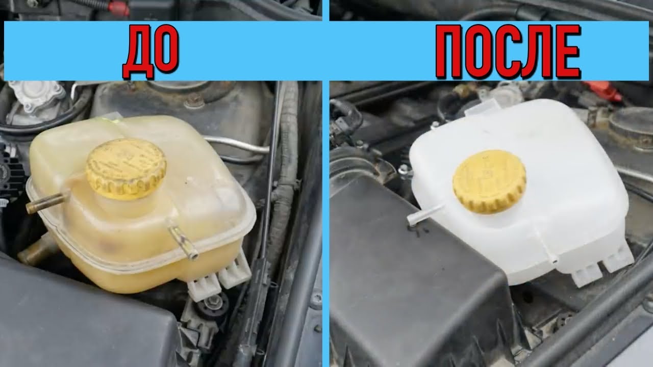 открытый капот автомобиля, рука указывает на расширительный бачок с охлаждающей жидкостью открытый капот автомобиля, рука указывает на расширительный бачок с охлаждающей жидкостью